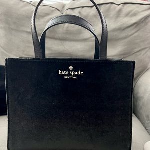 Kate Spade New York

THOMPSON STREET VELVET SAM SATCHEL